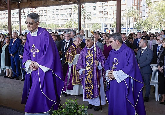 Presencia del arzobispo de Valencia, Enrique Benavent, en la misa de conmemoración del centenario de la Junta Mayor de la Semana Santa Marinera de Valencia.
