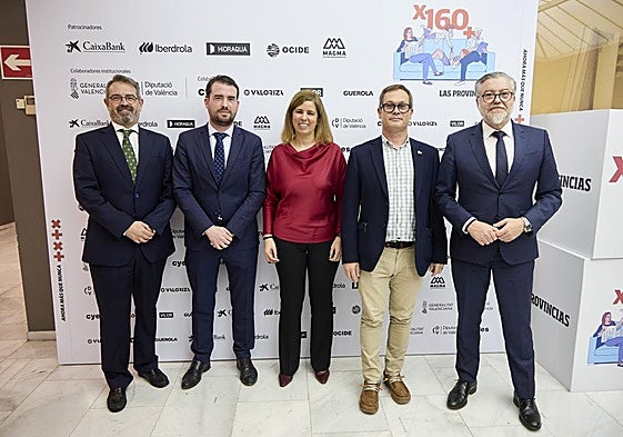 Participantes en la mesa de empresas involucradas en la reconstrucción.