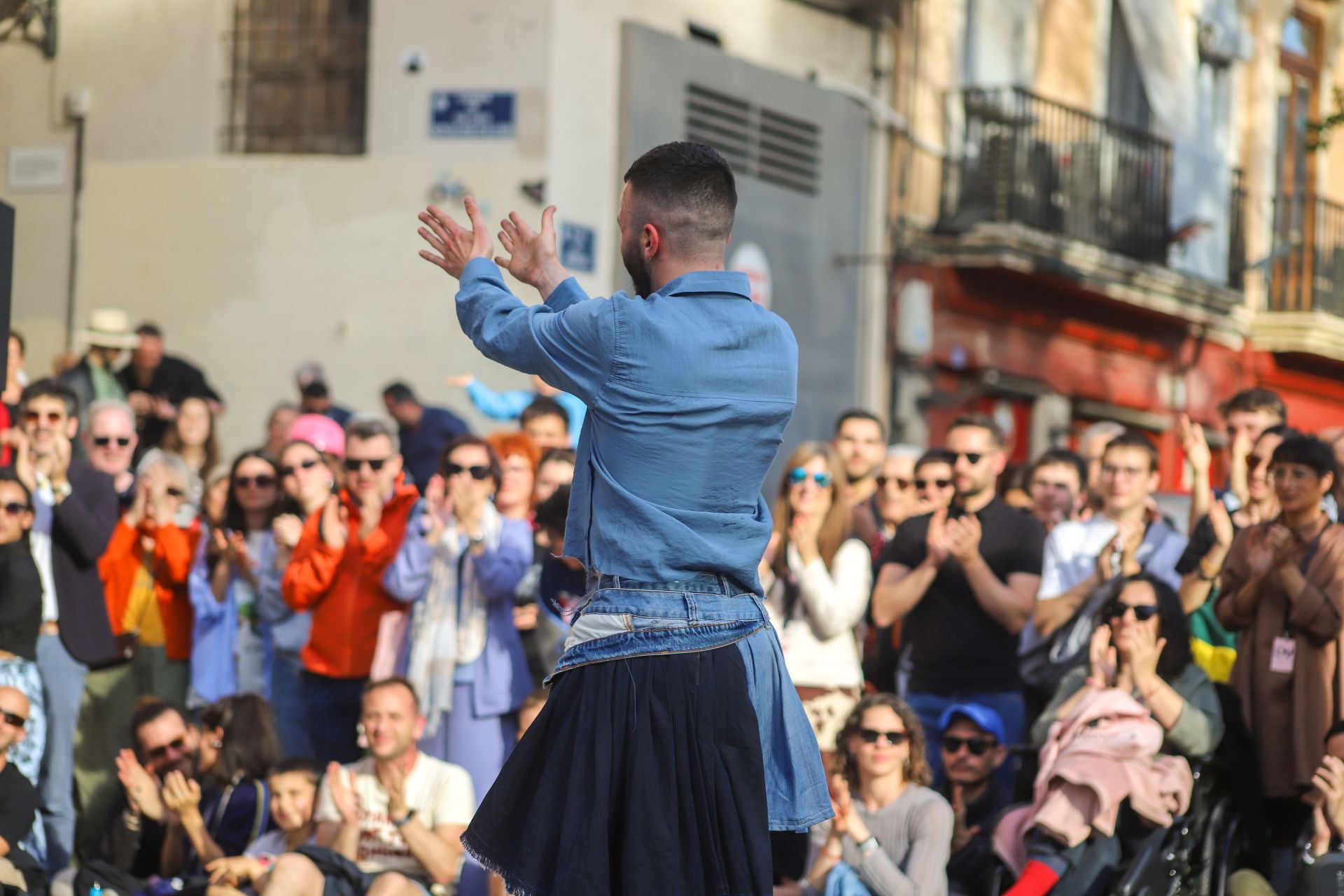Inauguración de Dansa Valencia con el espectáculo &#039;Transeúnte&#039;, en la plaza del Mercado