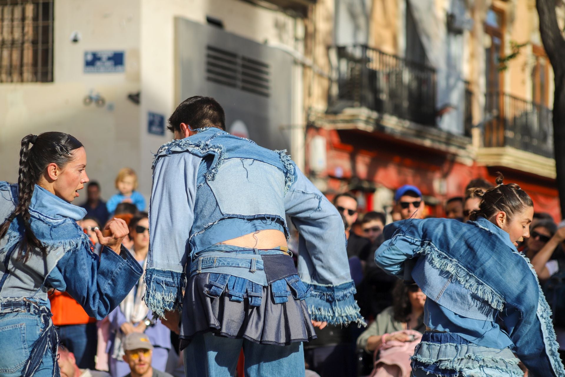 Inauguración de Dansa Valencia con el espectáculo &#039;Transeúnte&#039;, en la plaza del Mercado