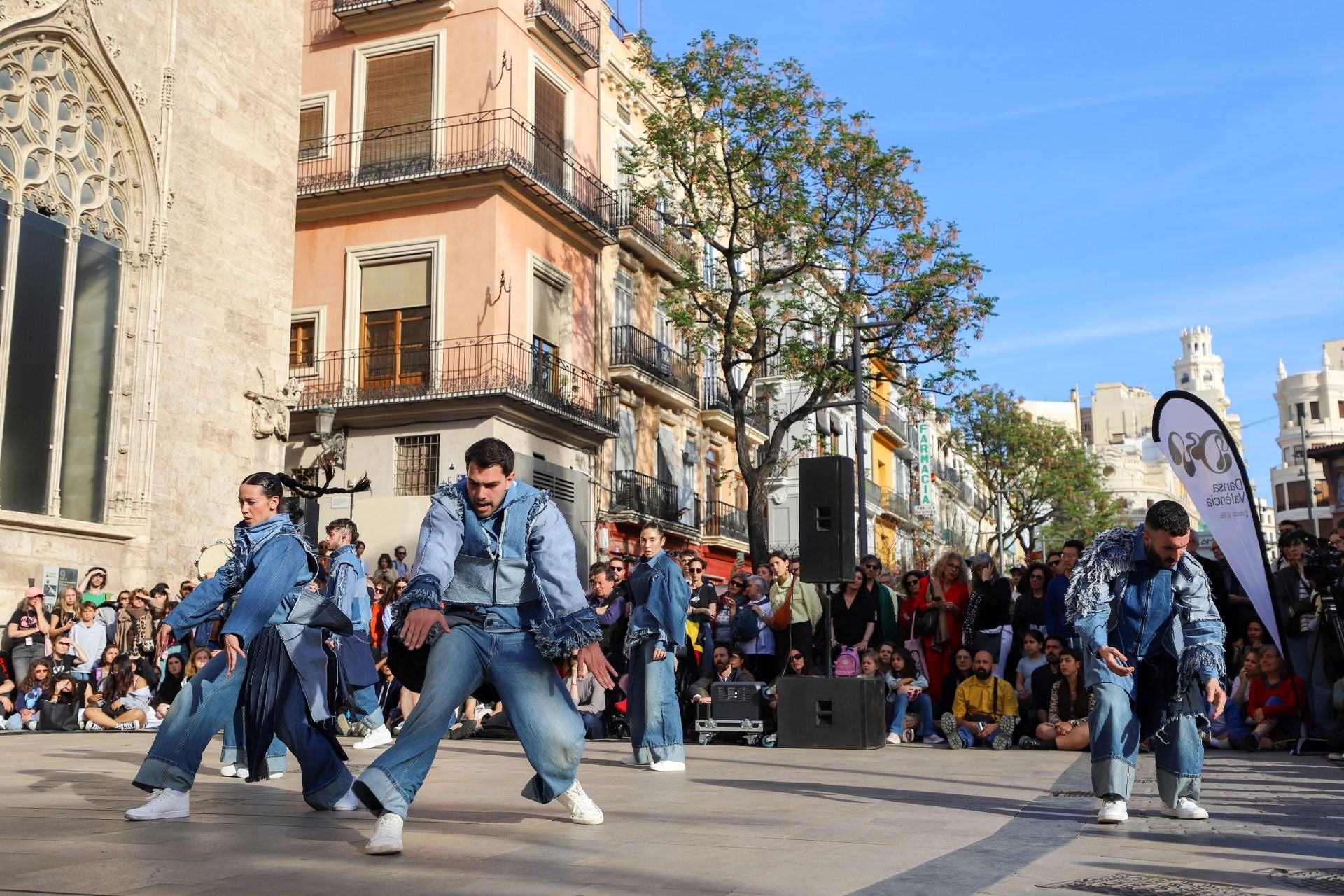 Inauguración de Dansa Valencia con el espectáculo &#039;Transeúnte&#039;, en la plaza del Mercado