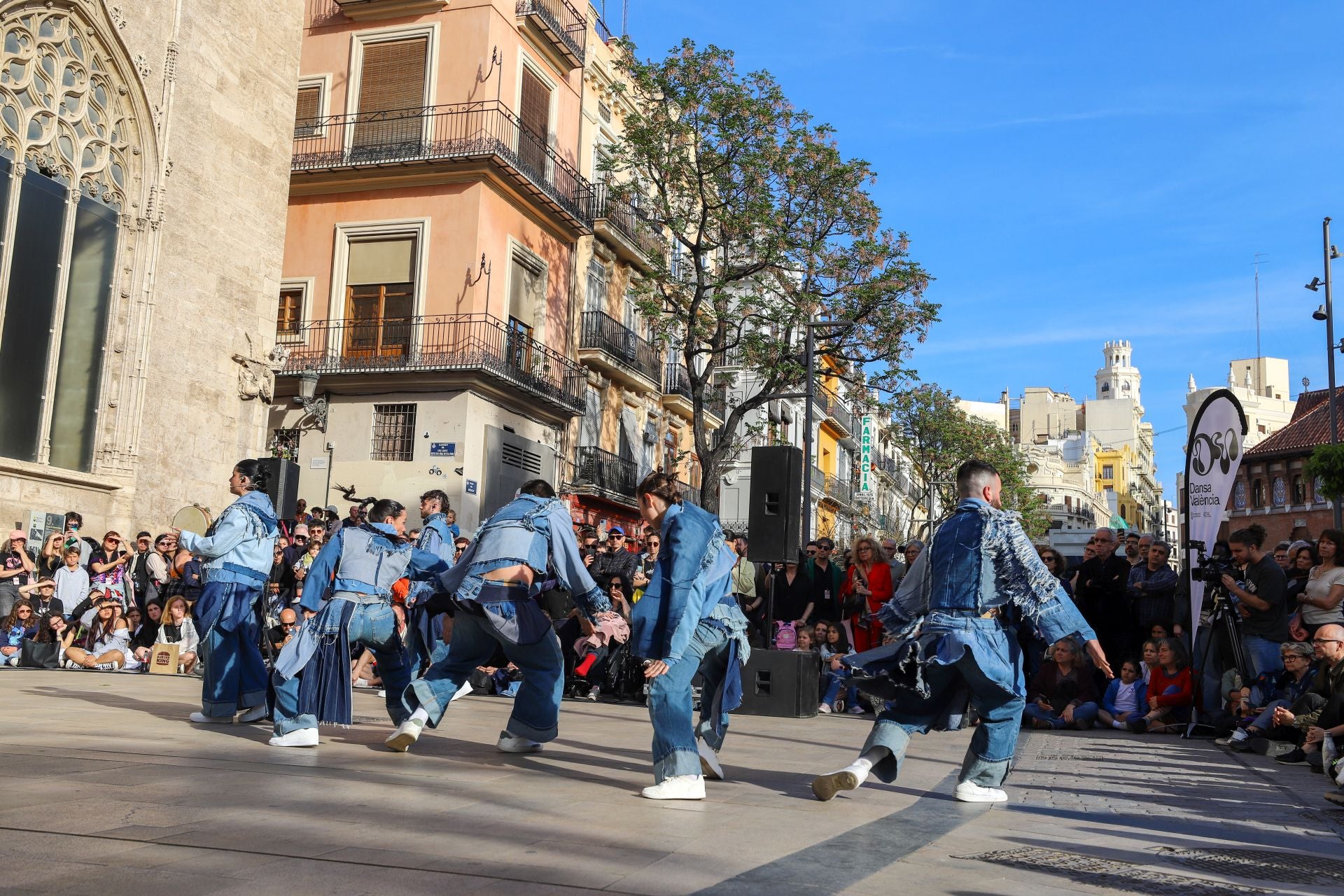 Inauguración de Dansa Valencia con el espectáculo &#039;Transeúnte&#039;, en la plaza del Mercado
