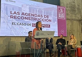 La alcaldesa Lorena Silvent, durante su intervención.