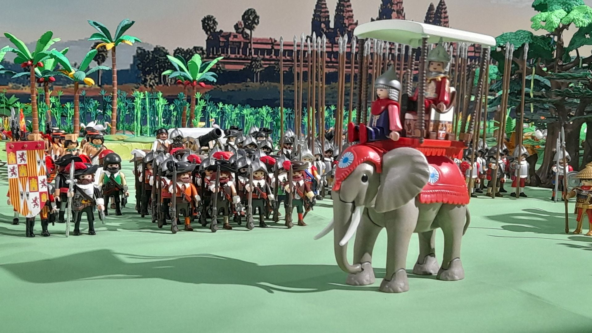 Galería de fotos: los clicks reconquistan el museo militar de Valencia