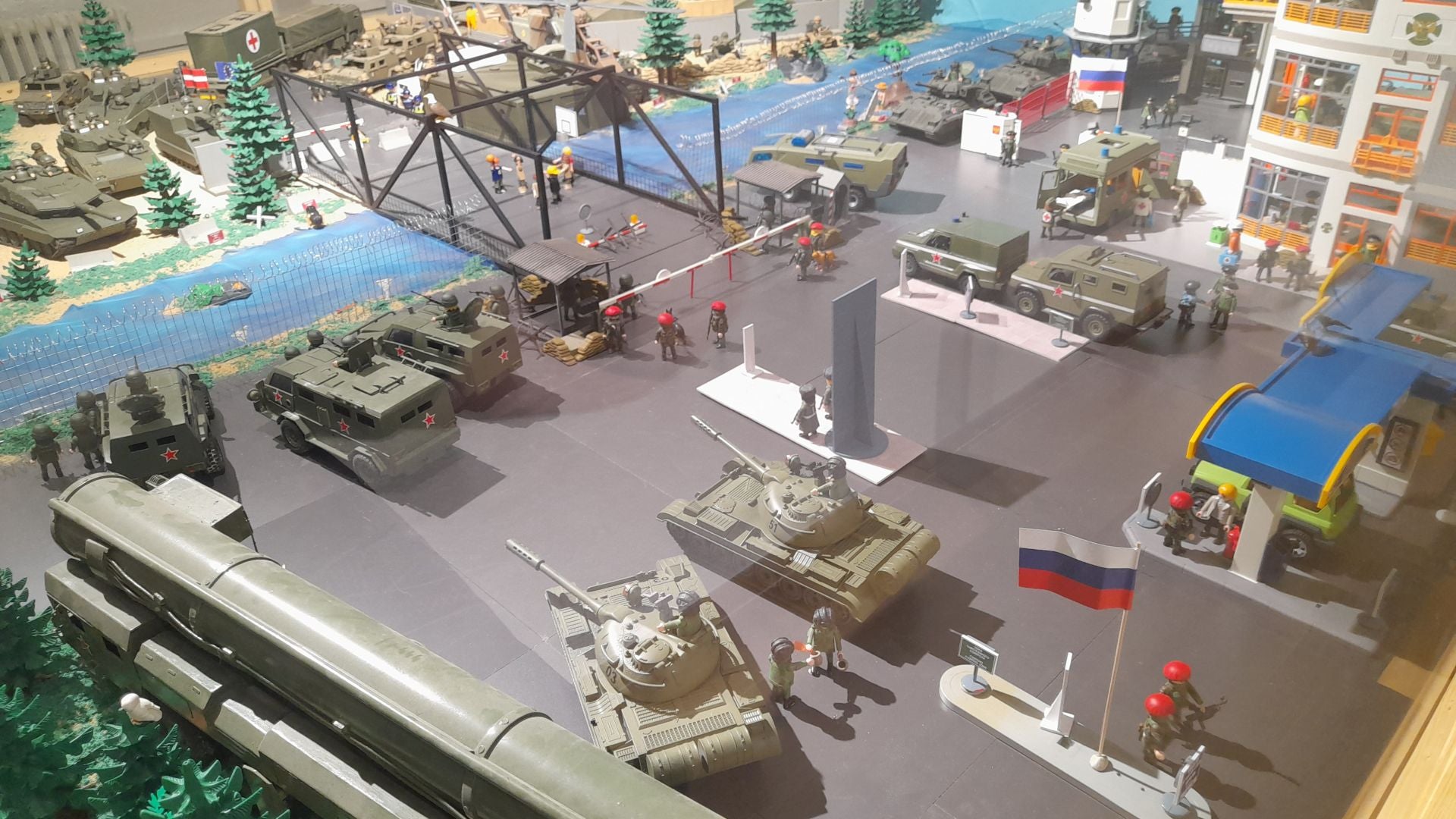 Galería de fotos: los clicks reconquistan el museo militar de Valencia