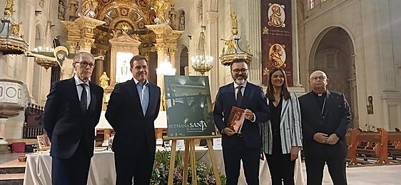 Momento del acto institucional para dar a conocer la declaración de la Semana Santa de Xàtiva