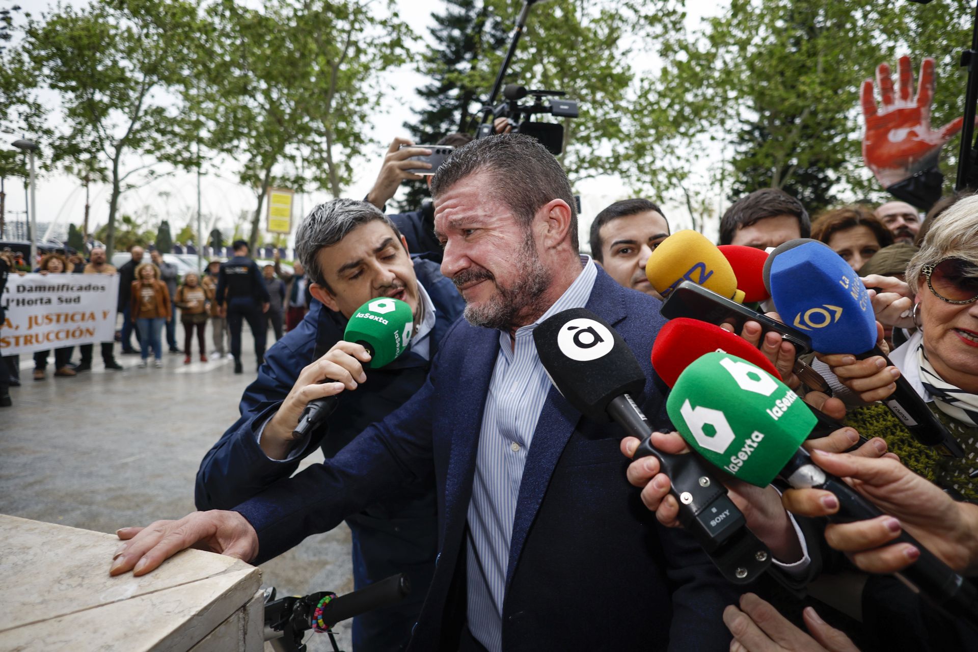 El exsecretario autonómico de Emergencias, Emilio Argüeso, llega a los juzgados de València