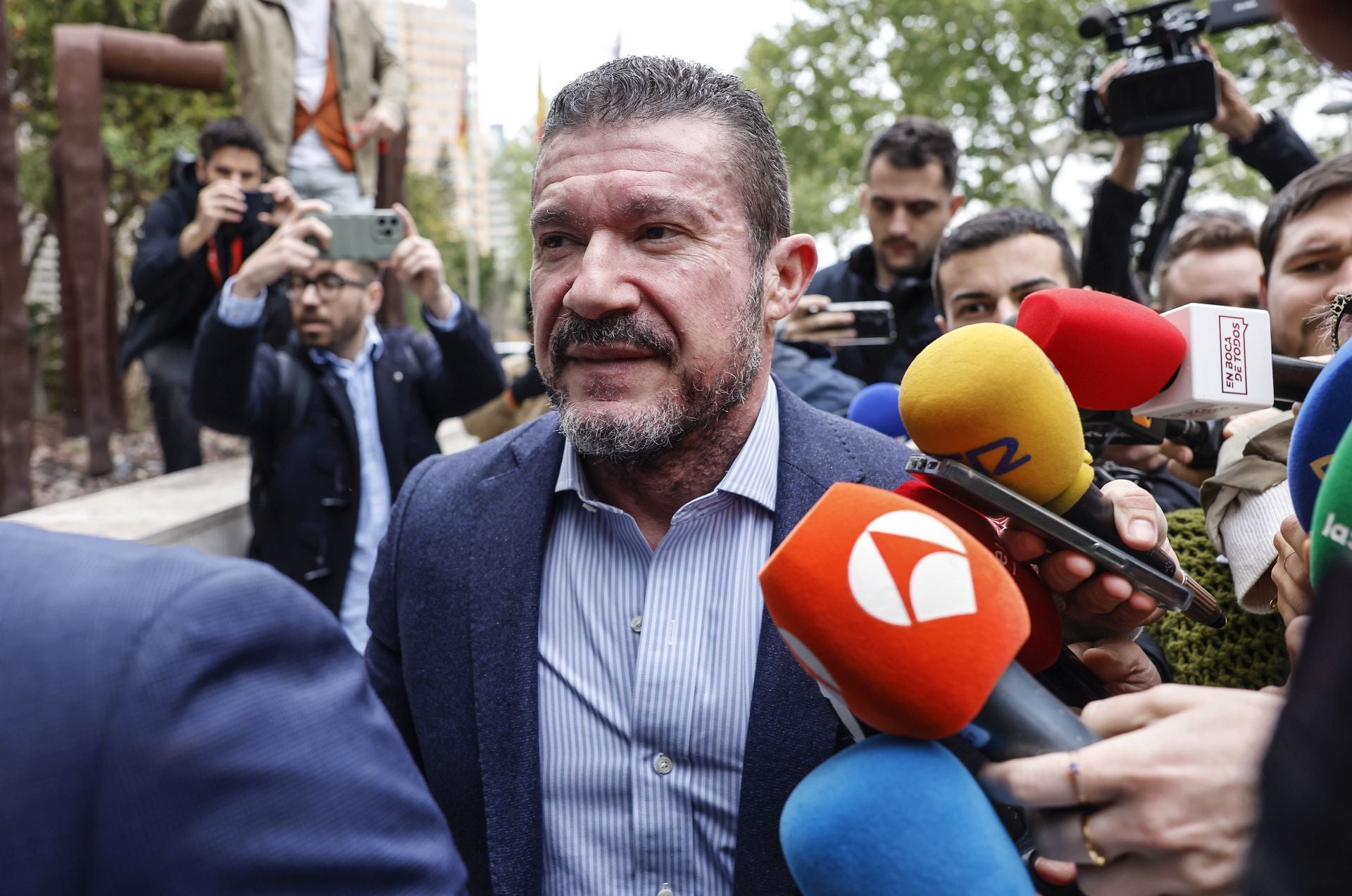 El exsecretario autonómico de Emergencias, Emilio Argüeso, llega a los juzgados de València