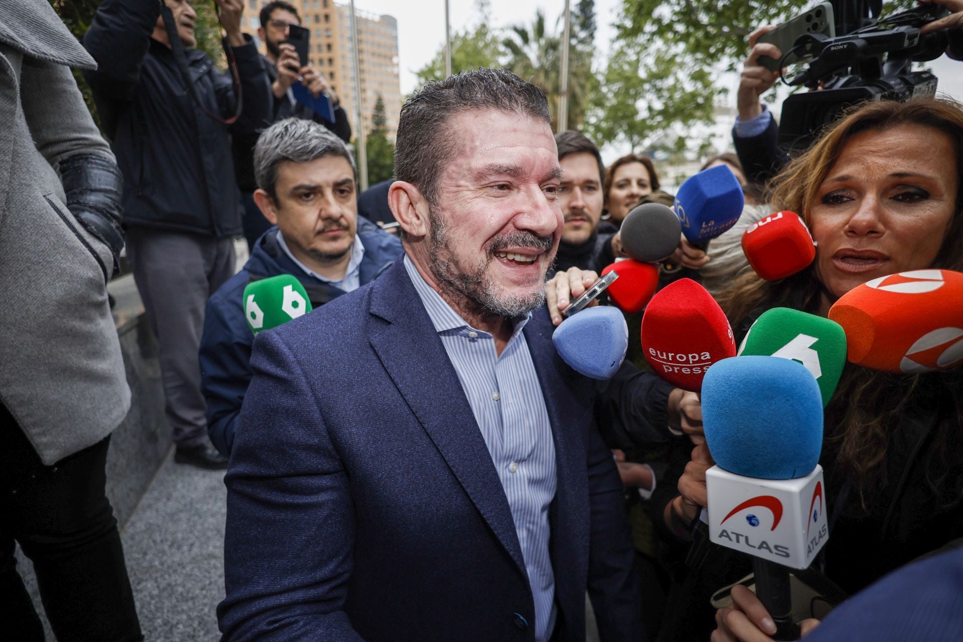 El exsecretario autonómico de Emergencias, Emilio Argüeso, llega a los juzgados de València