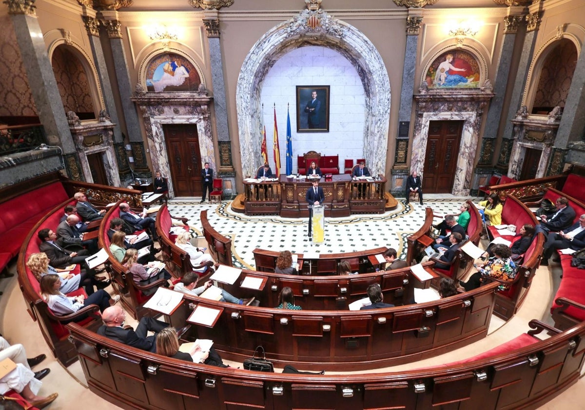 Hemiciclo municipal durante el pleno extraordinario de este viernes.