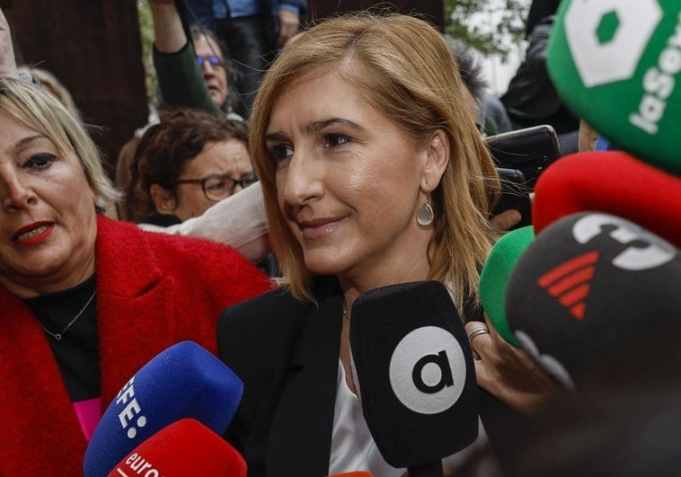 La exconsellera de Justicia e Interior del Gobierno valenciano Salomé Pradasa su llegada a los juzgados de València para declarar como investigada en la causa judicial por la gestión de la dana