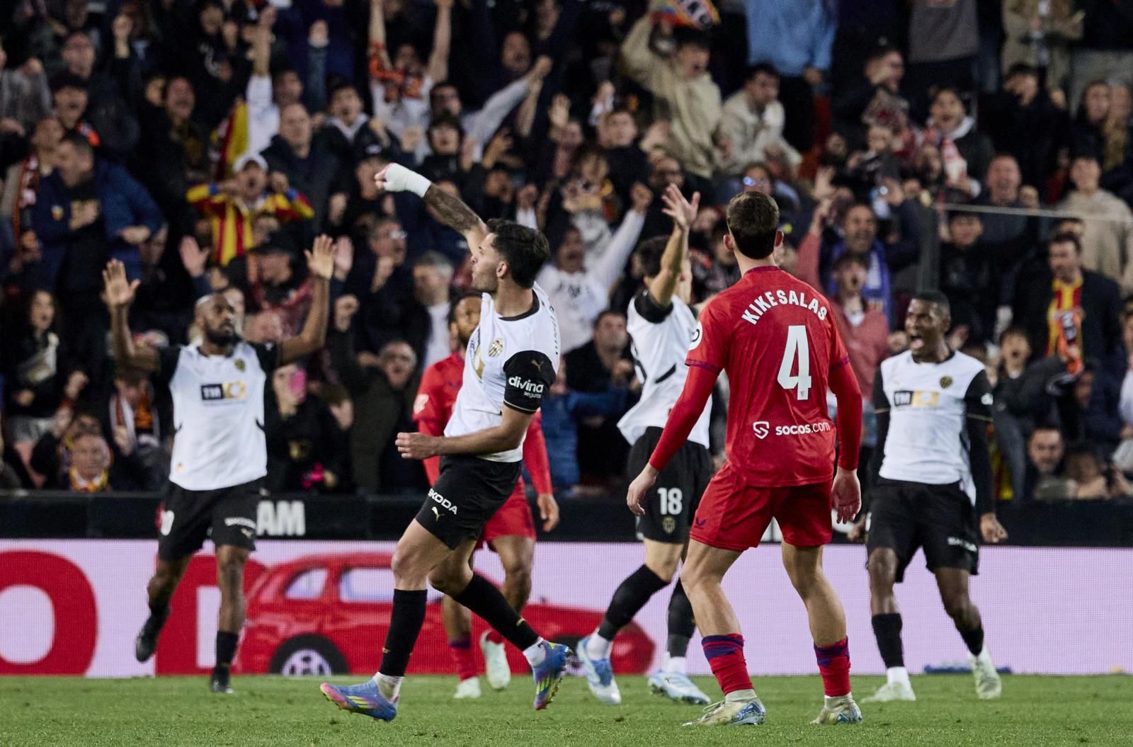 FOTOS | El Valencia tumba a su bestia negra