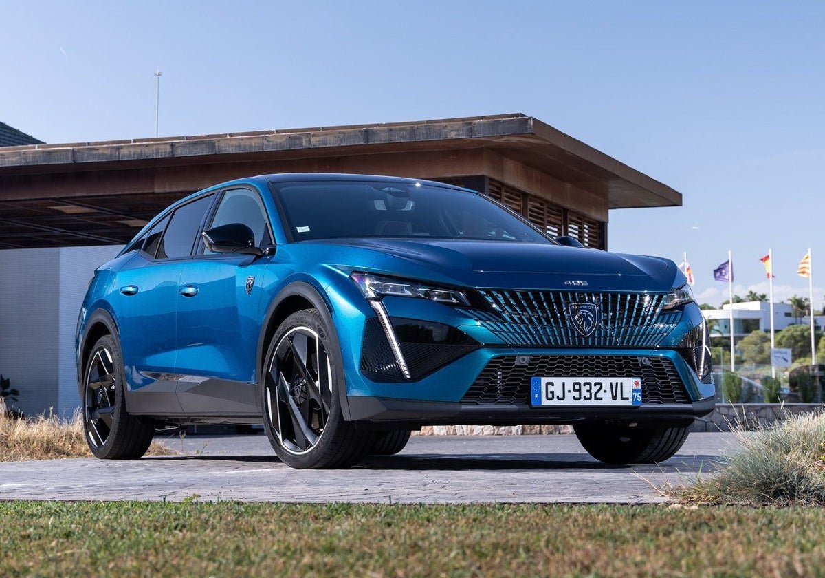 Con el 408 Peugeot marca la referencia en el tan de moda sector de las berlinas tipo crossover.