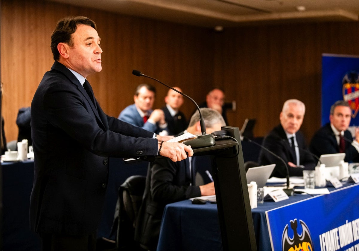Danvila anuncia en la Junta que no cobrará ningún interés por el dinero prestado