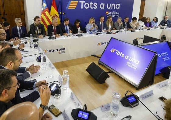 Sánchez y su Gobierno, en la reunión de Valencia con los alcaldes afectados por la dana.