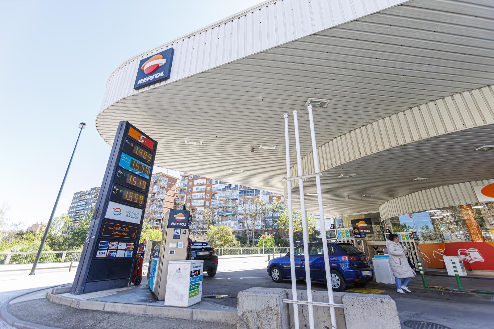 El precio de la gasolina se desploma en Semana Santa y el diésel ya se vende a 96 céntimos