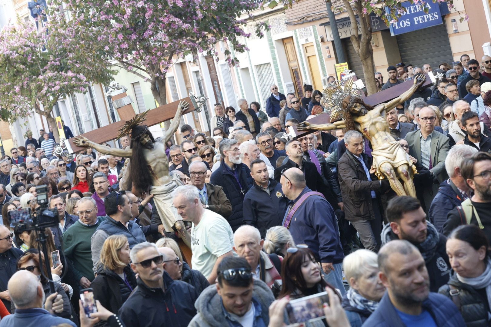 Las fotos del encuentro de los Cristos junto a la playa de Valencia