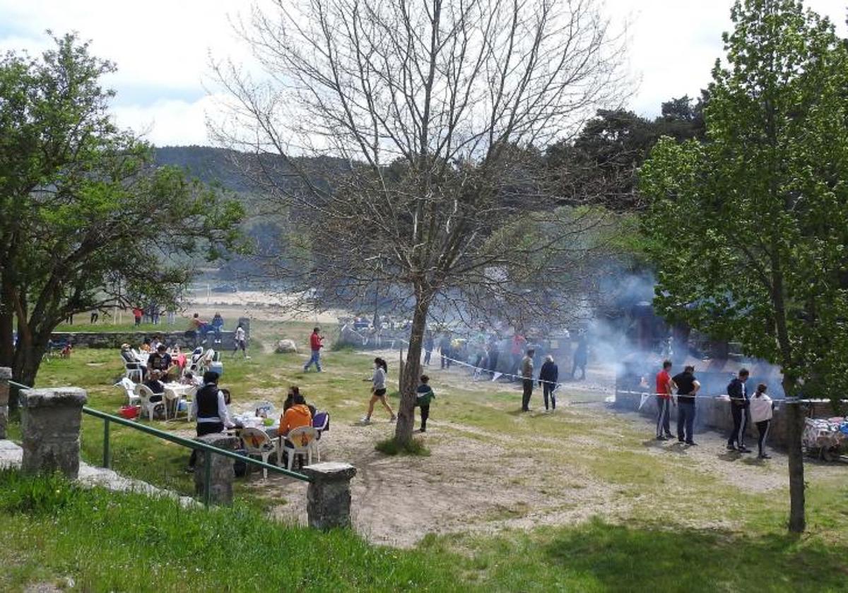 Barbacoa en un área recreativa, en una imagen de archivo.