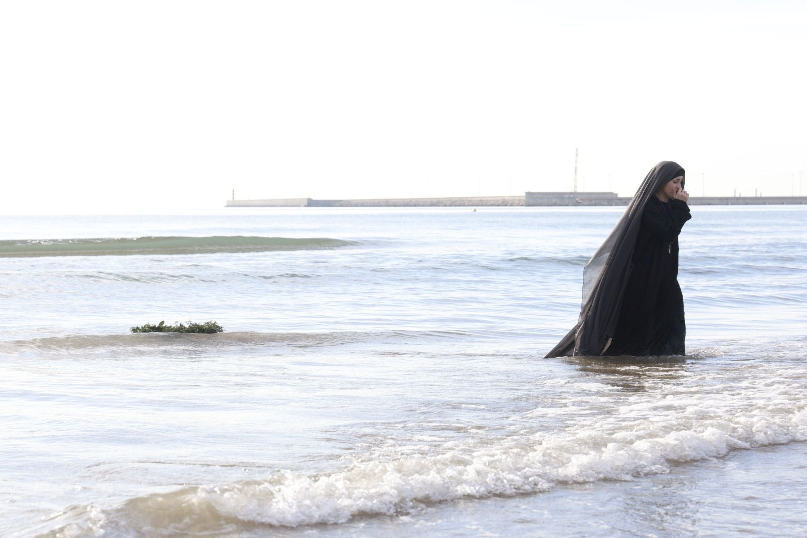 Las fotos del encuentro de los Cristos junto a la playa de Valencia