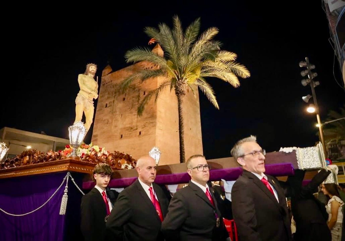 Torrent se vuelca con el Jueves Santo en una noche de fervor, silencio y tradición