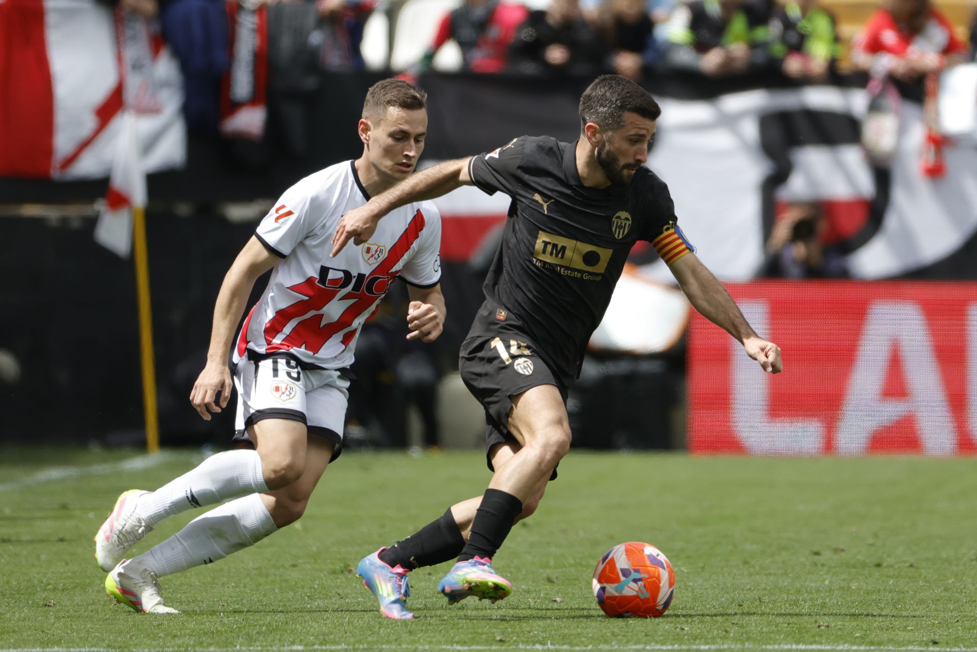 FOTOS | El Valencia CF pesca un punto ante el Rayo