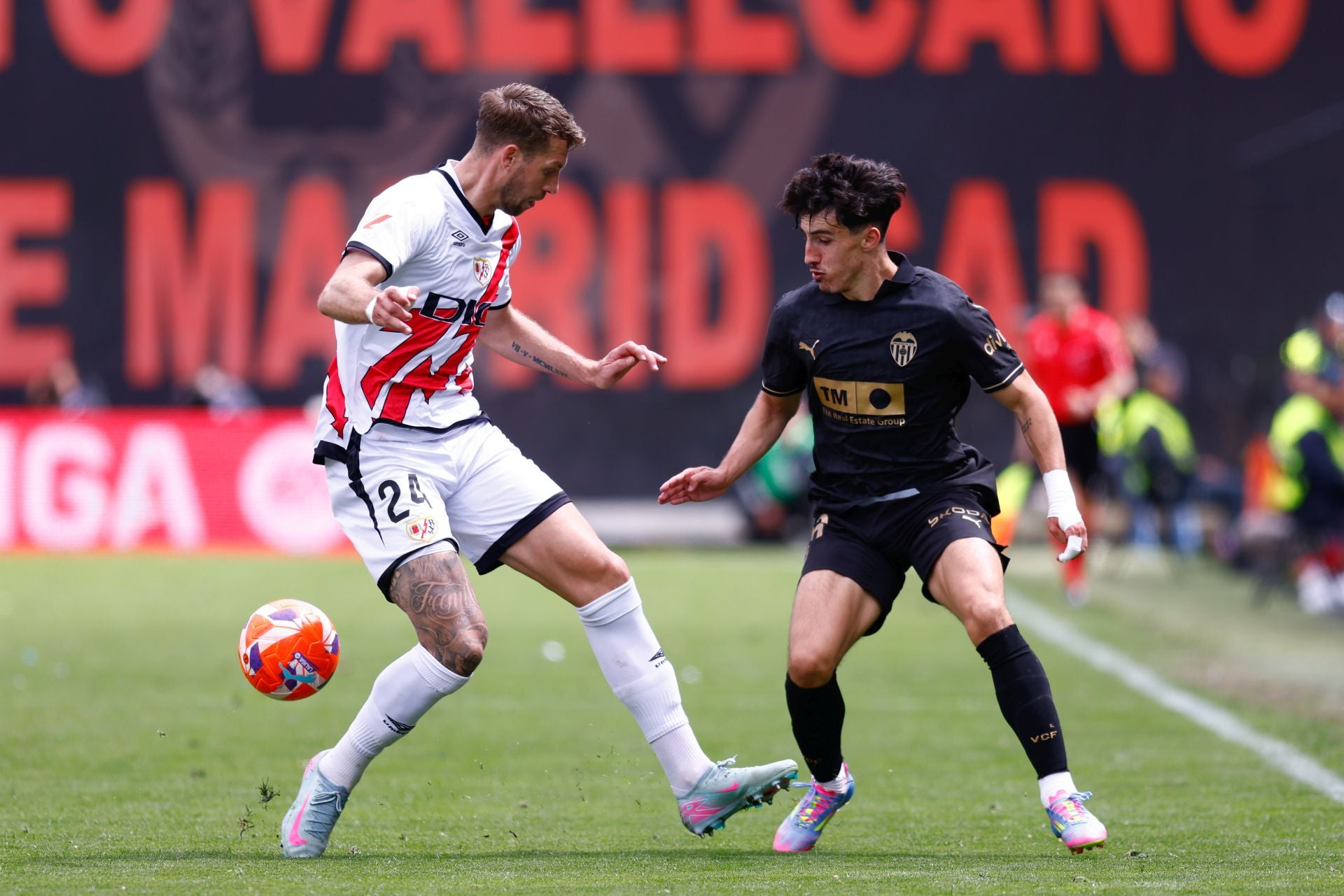 FOTOS | El Valencia CF pesca un punto ante el Rayo