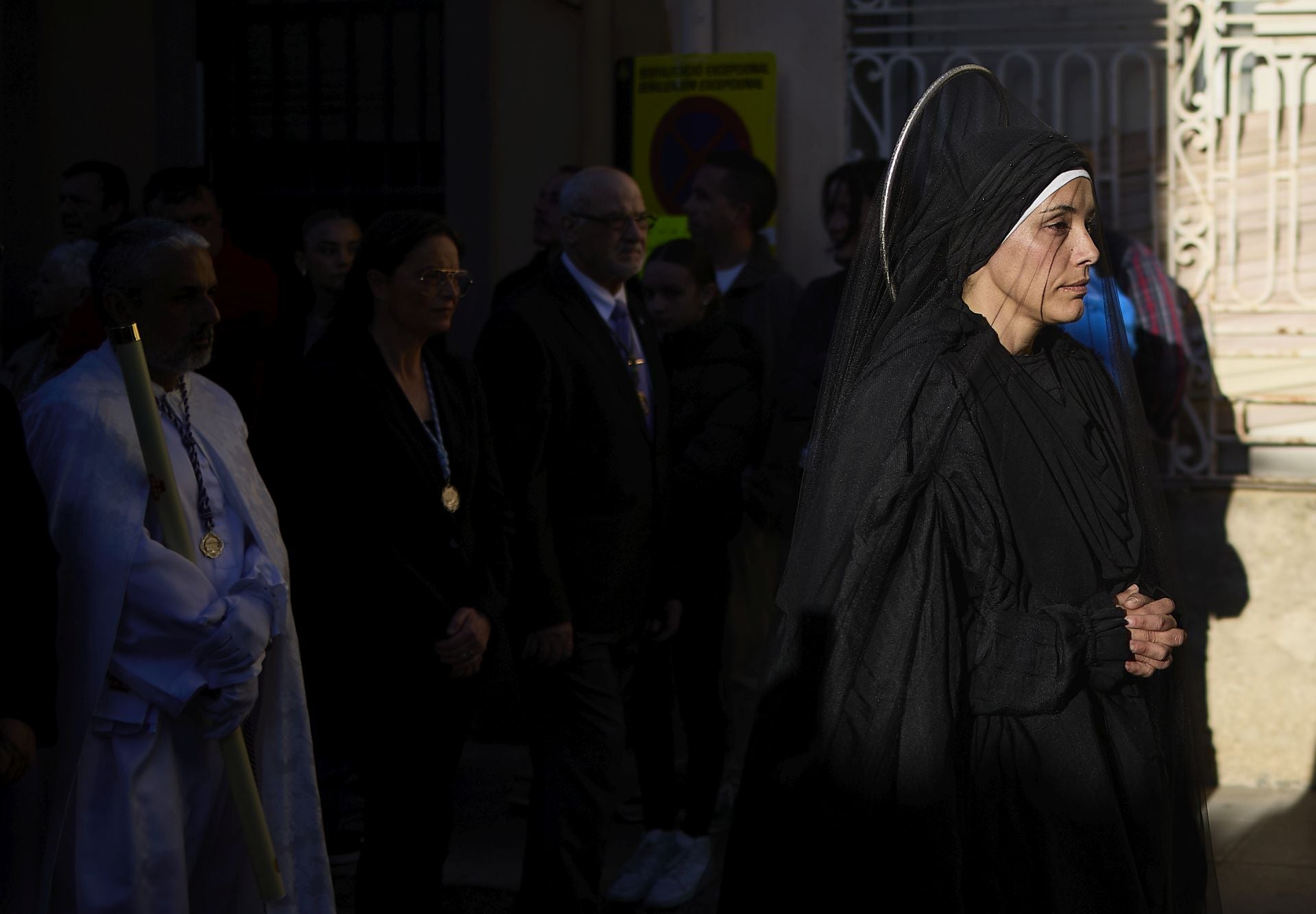 FOTOS | La figura del Cristo Yacente recorre las calles del Marítimo de Valencia