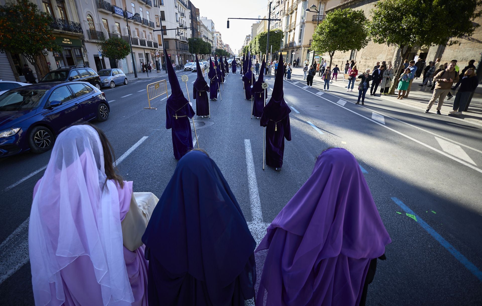 FOTOS | La figura del Cristo Yacente recorre las calles del Marítimo de Valencia