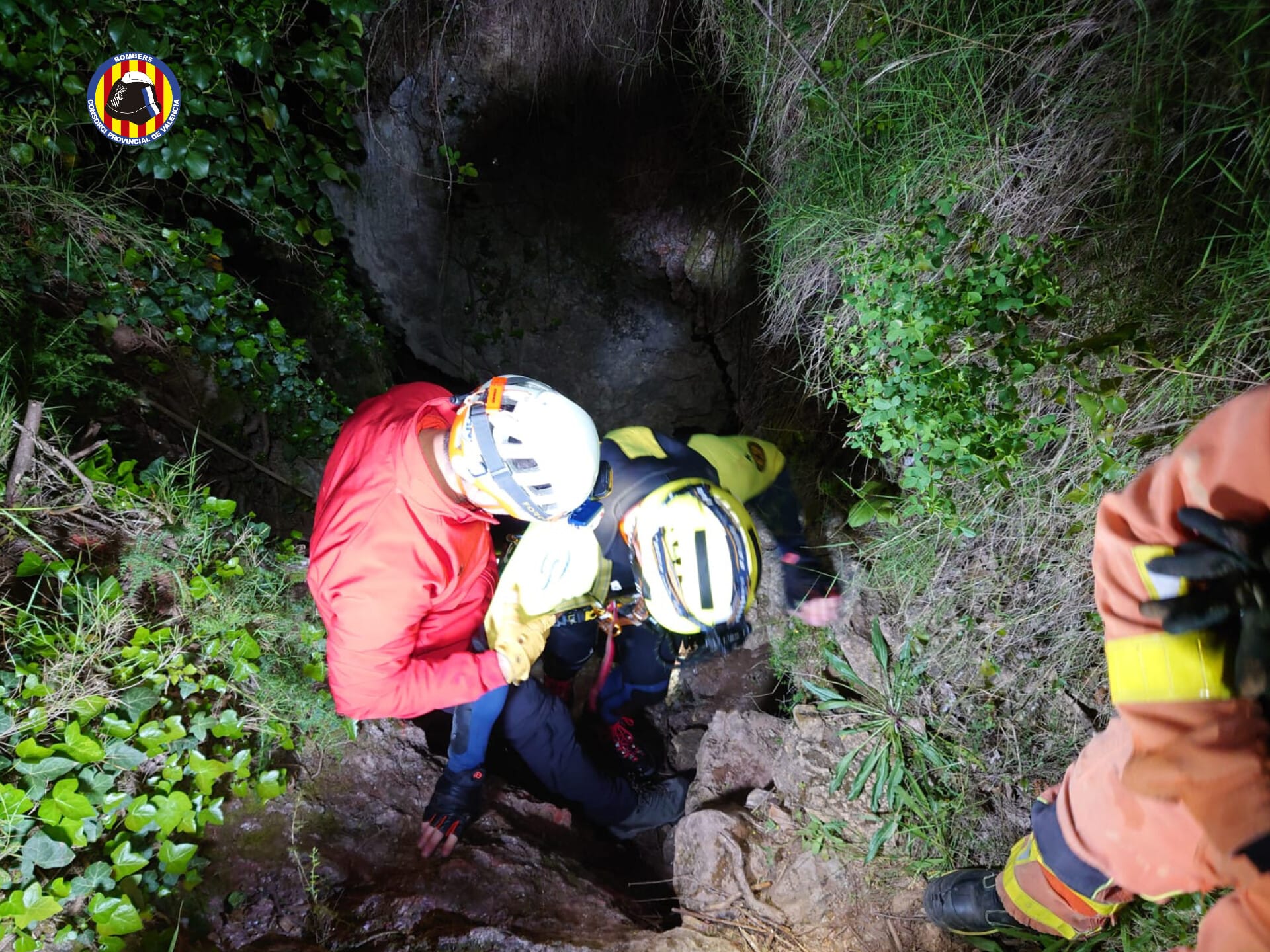 Fotos de la operación de rescate de cuatro espeleólogos en Vallada