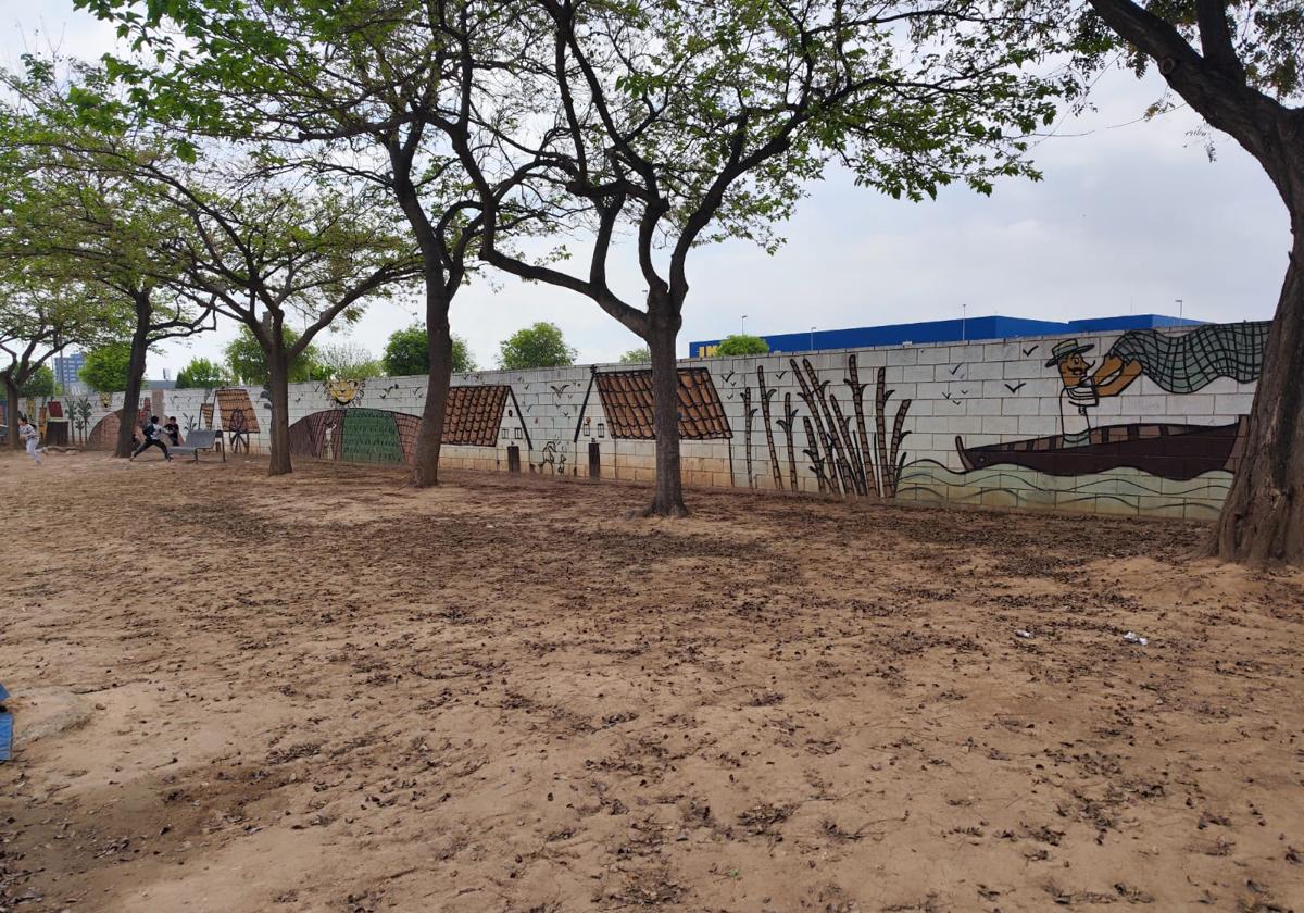 Alumnos de Castellón reconstruyen el jardín de un colegio de Alfafar destrozado por la dana