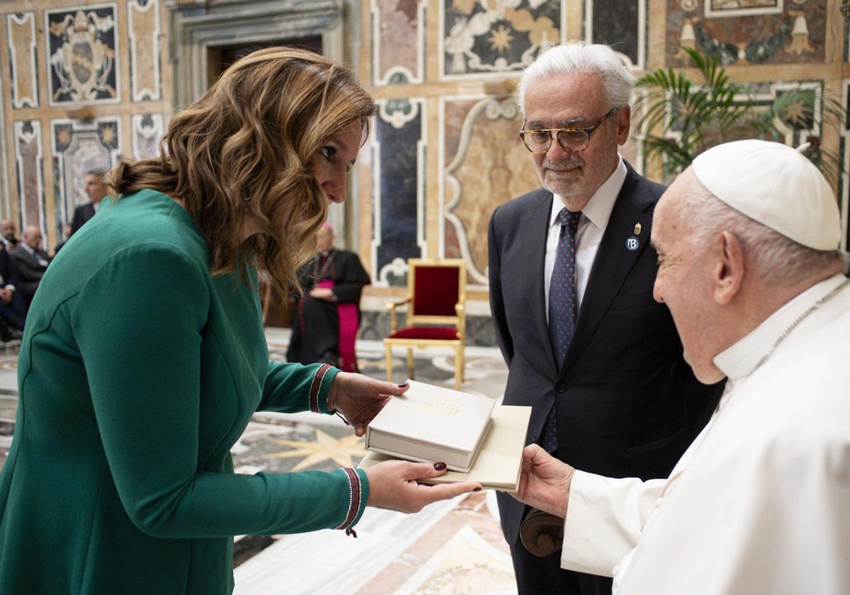 El papa, a Catalá, cuando le regaló un naranjo: «¡Pues haremos naranjada!»