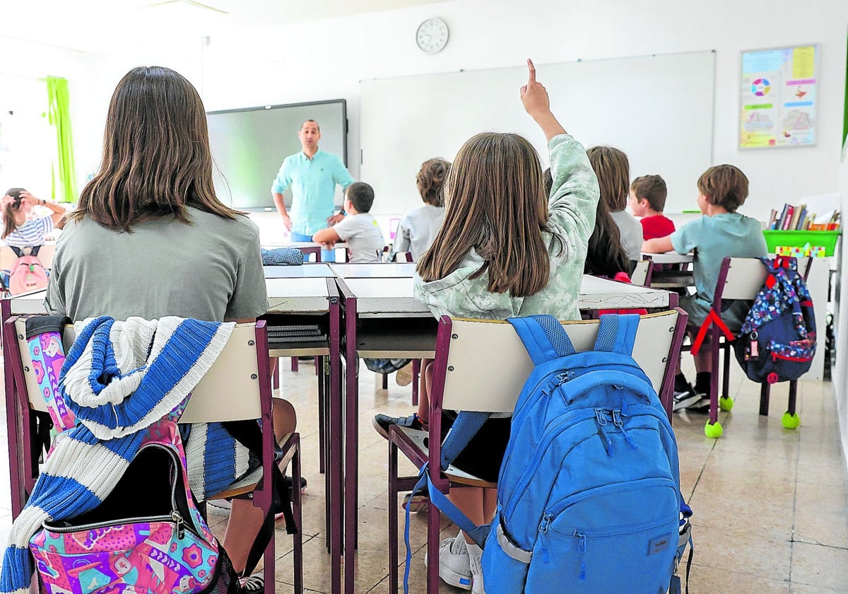 UNESCO avisa de la escasez y desmotivación de docentes: más de 160 plazas de Matemáticas sin cubrir en la Comunitat