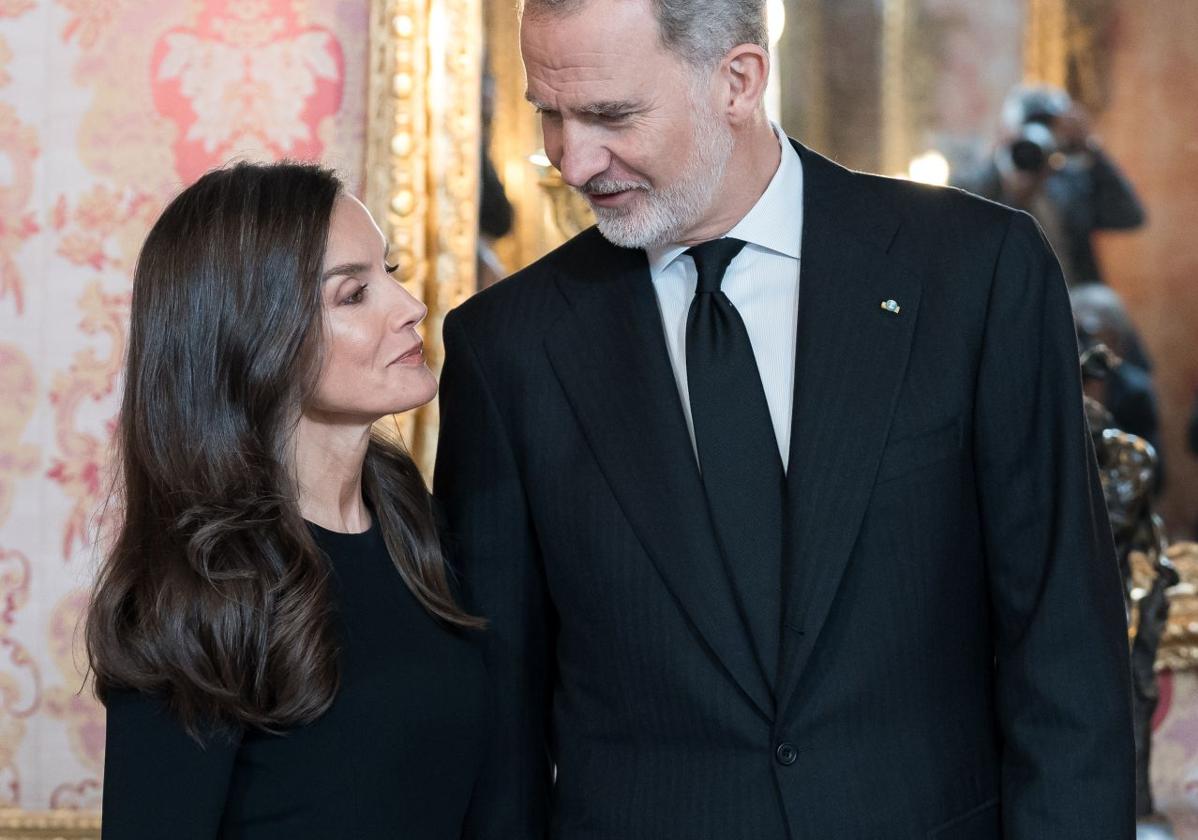 Letizia, de luto riguroso por la muerte del Papa en el almuerzo por el Premio 'Miguel de Cervantes'