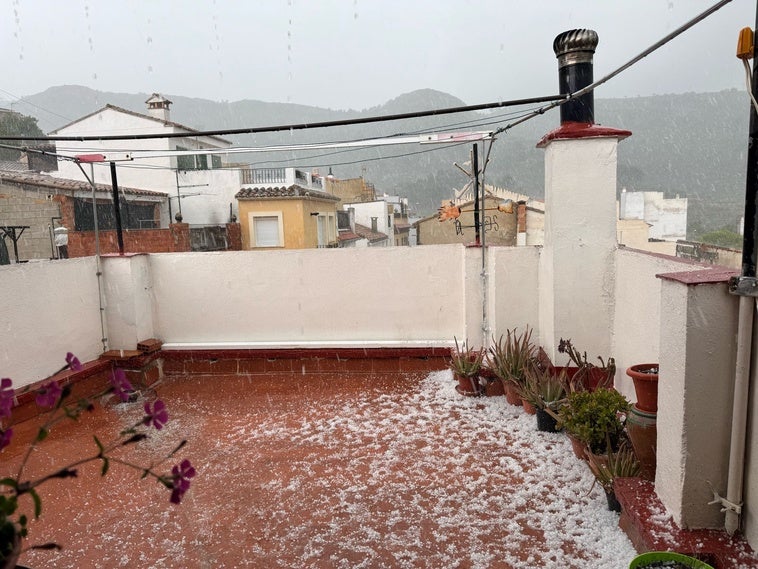 Efectos del granizo en la localidad de Gátova.