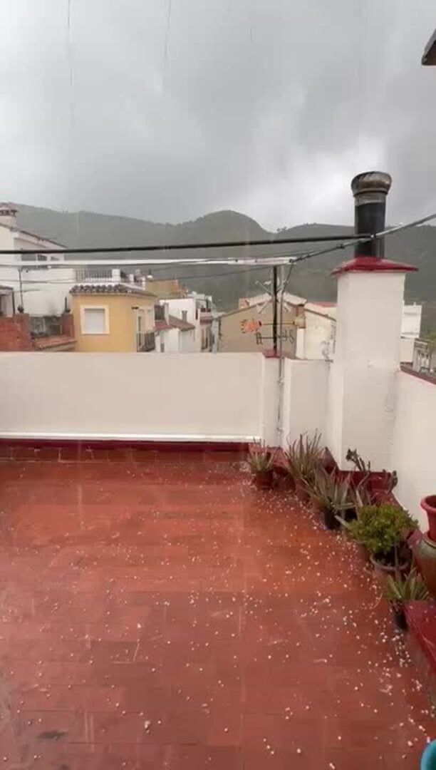 El granizo arrasa en Yàtova