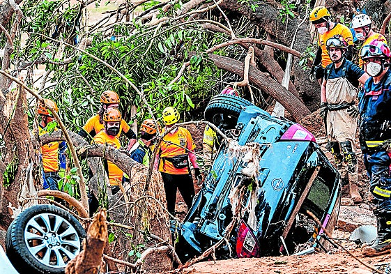 Los servicios de Emergencia trabajan en Paiporta.