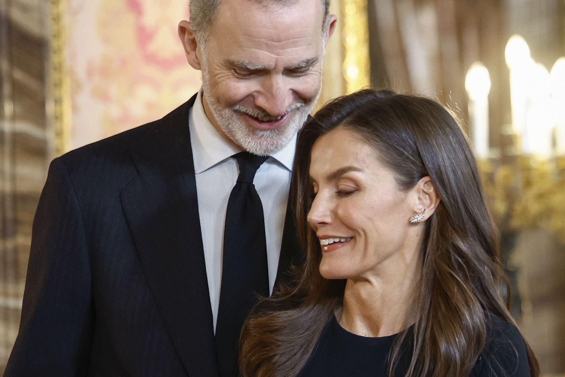 Letizia, de luto riguroso por la muerte del Papa en el almuerzo por el Premio &#039;Miguel de Cervantes&#039;