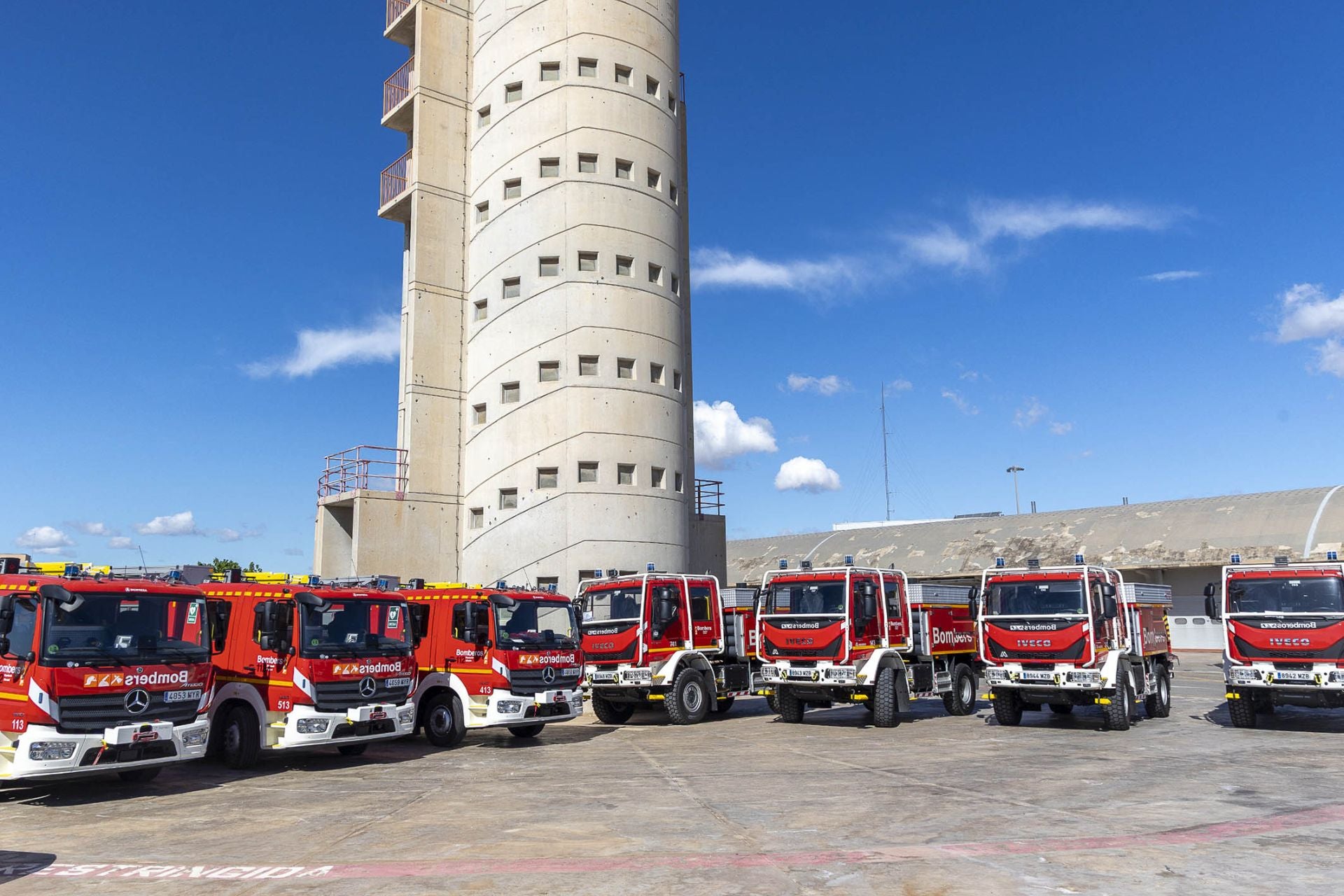 Refuerzan los parques de bomberos de la provincia de Alicante con 10 autobombas