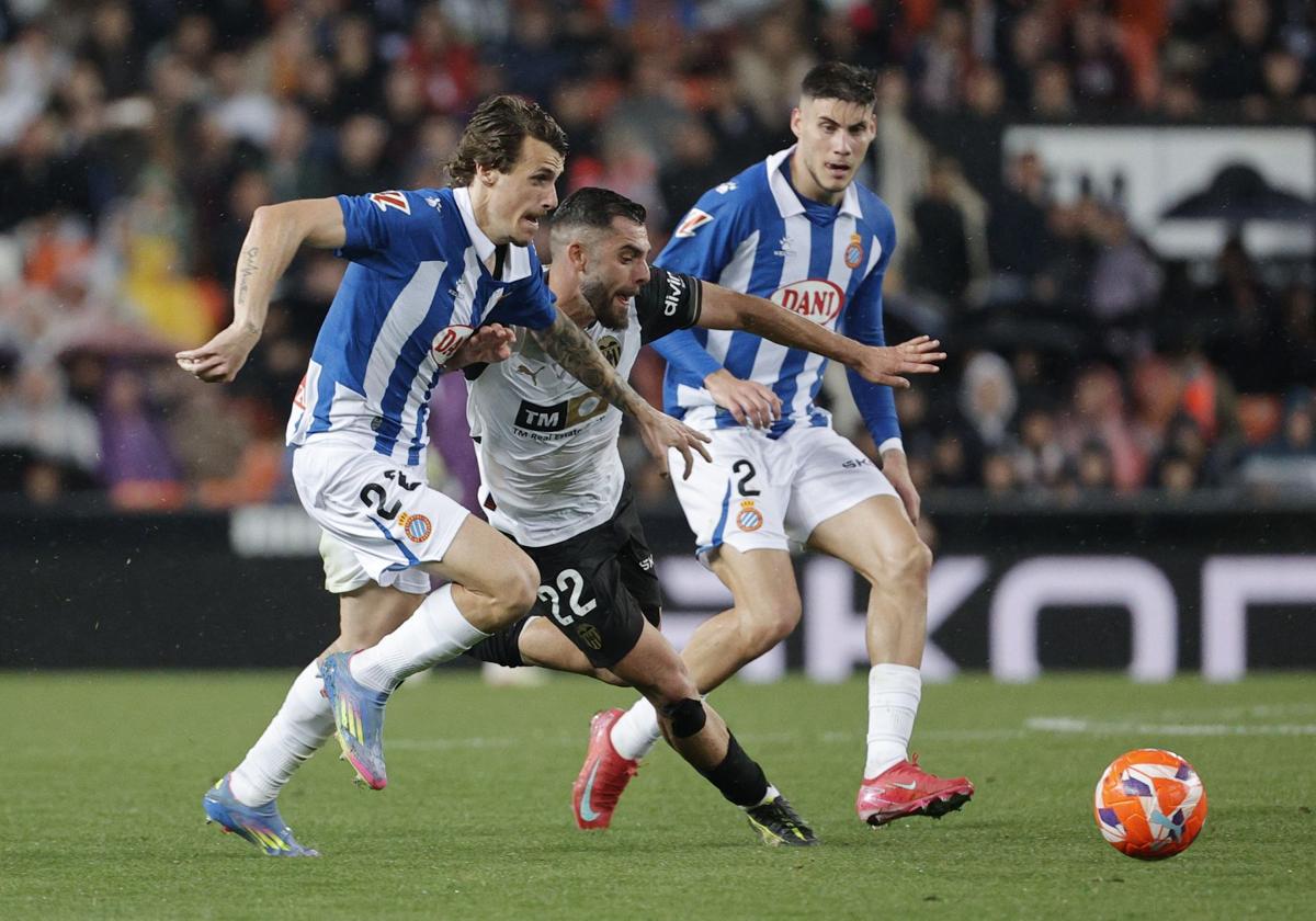 Luis Rioja, en el partido entre Valencia y Espanyol.