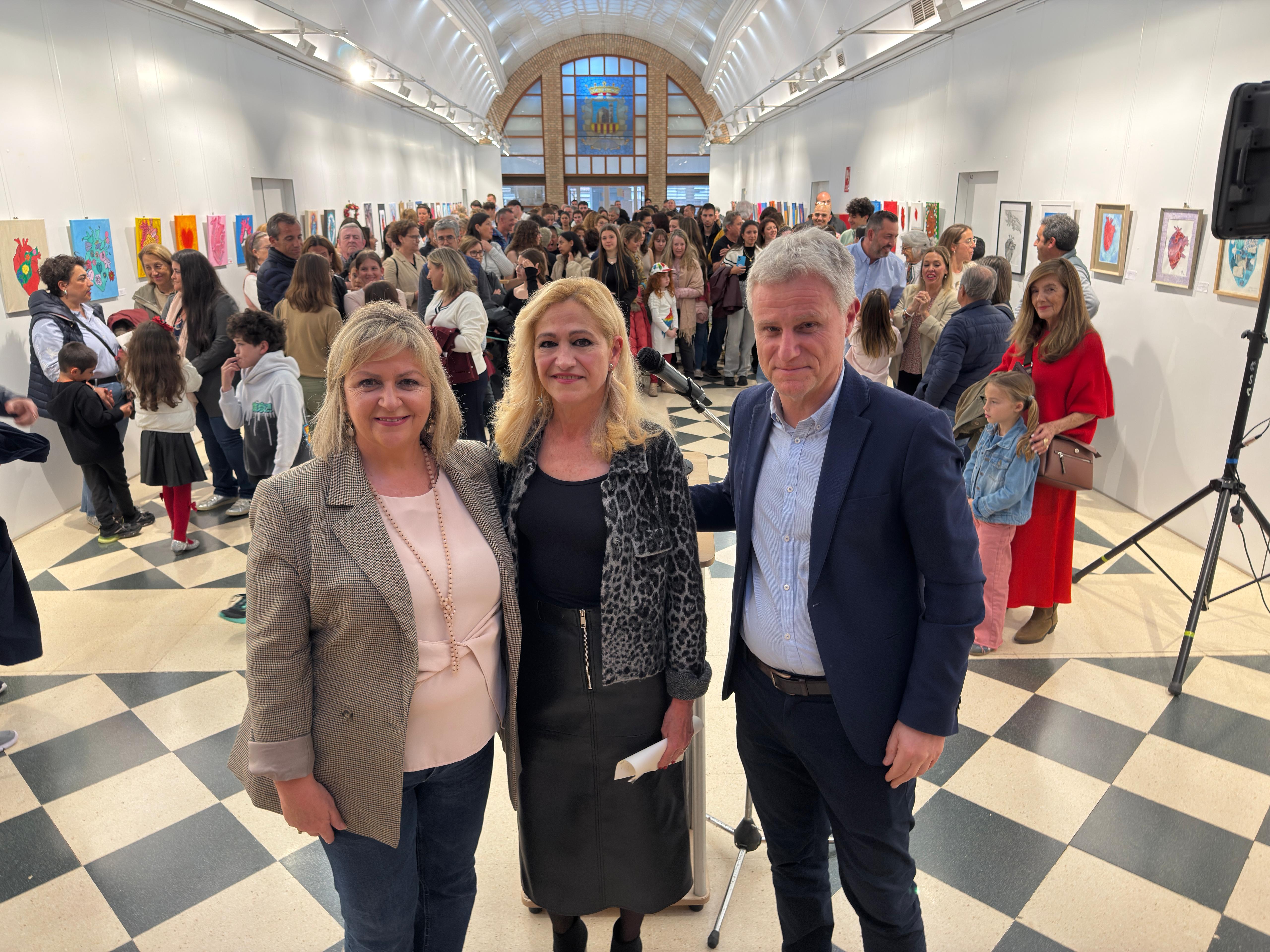La exposición 'Corazones Solidarios' une arte y compromiso en apoyo a las personas afectadas por la dana en l'Eliana