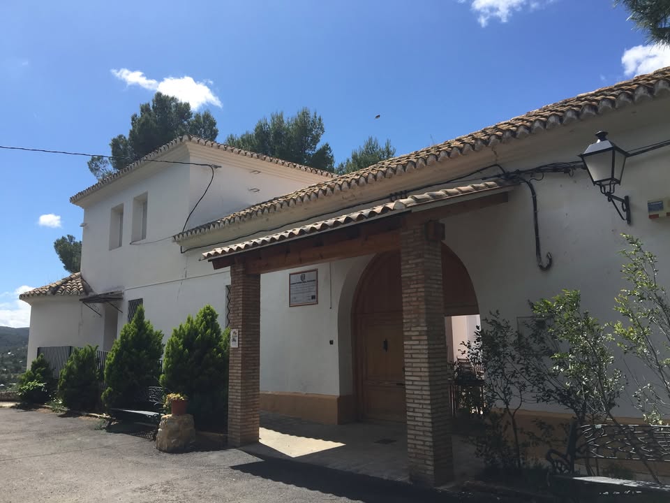 Millares impulsa la reapertura del albergue municipal para potenciar sus recursos turísticos