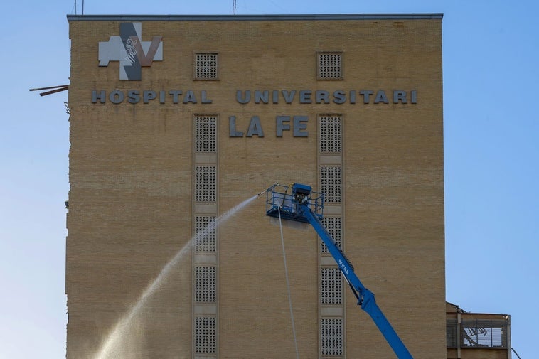 Demolición del antiguo hospital La Fe en Valencia