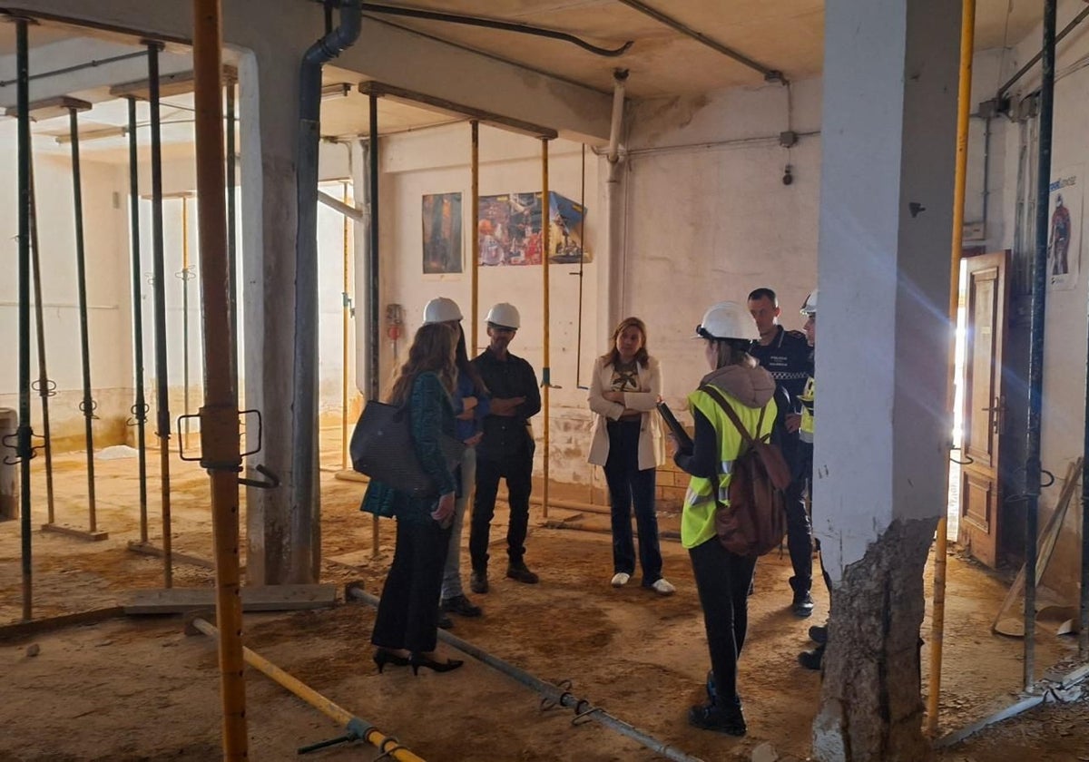 El Ayuntamiento de Valencia realoja a cuatro familias de Castellar tras el riesgo de desprendimiento de su edificio