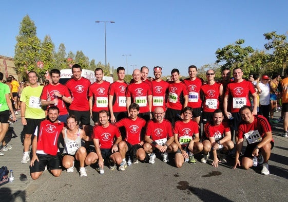 Miembros de Correcaminos tras disputar una de sus primeras carreras.
