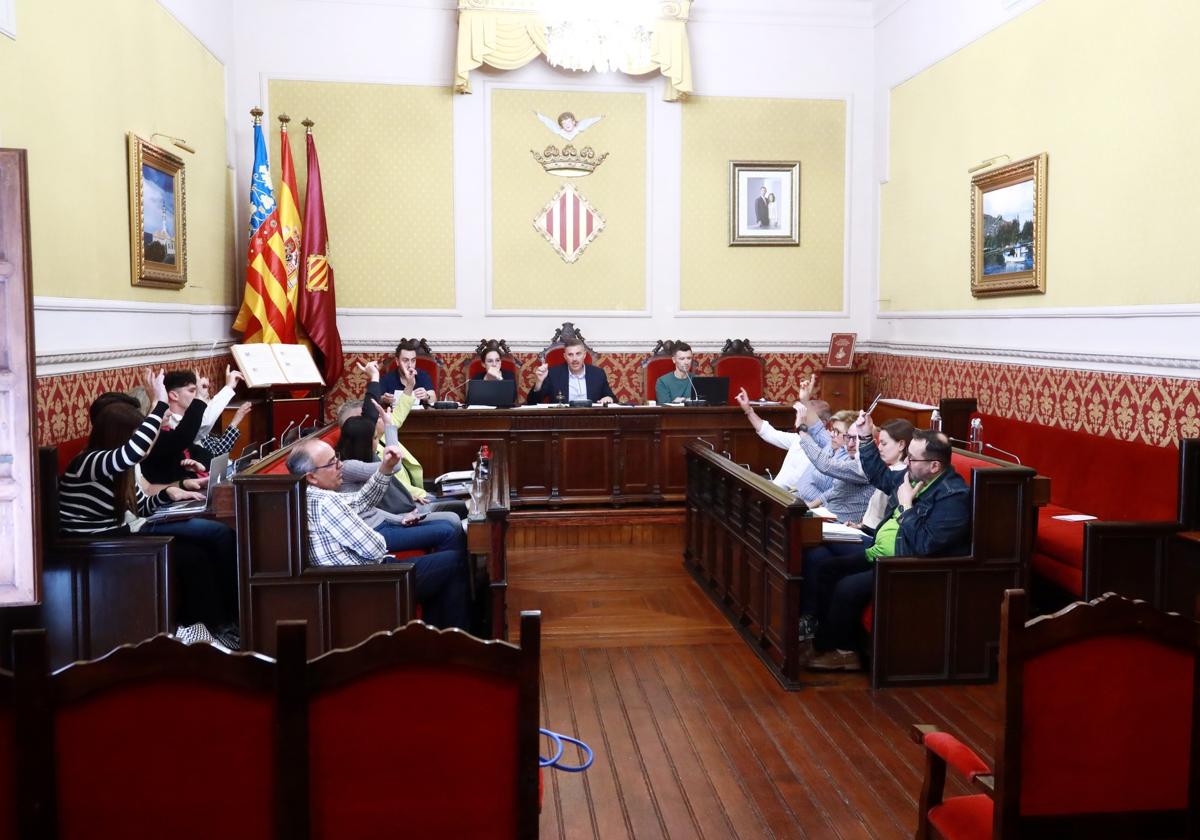 El PP de Cullera abandona el pleno después de que la edil de Igualdad les acusara de reírse de ella por ser mujer