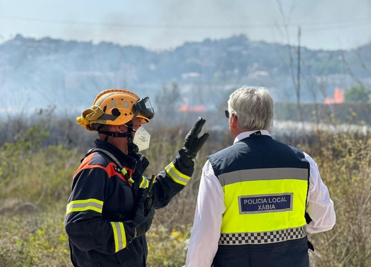 Xàbia intensificará el control y las sanciones a parcelas sucias para evitar incendios