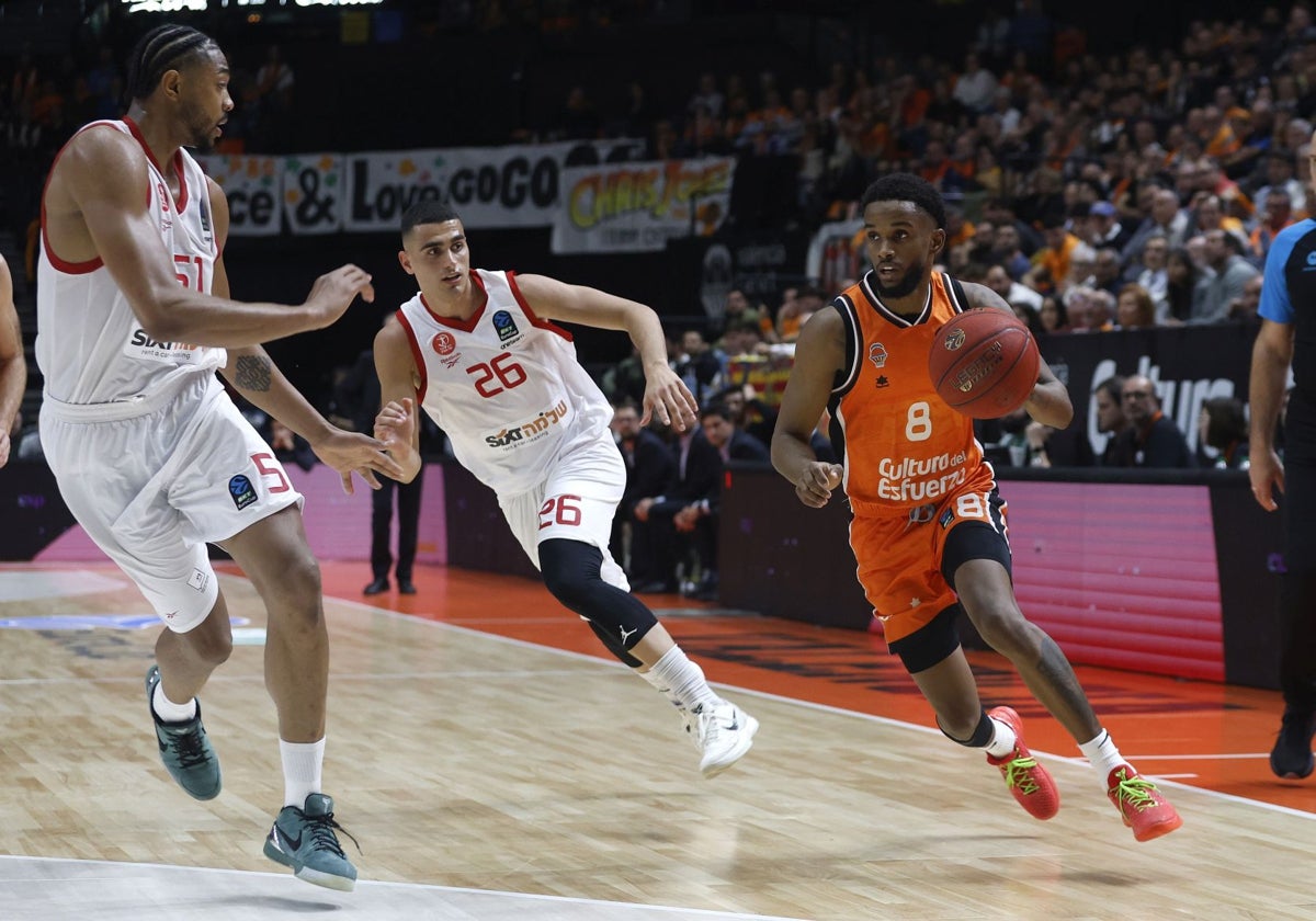 Jean Montero, durante el tercer partido de la semifinal de la Eurocup contra el Hapoel Tel Aviv.