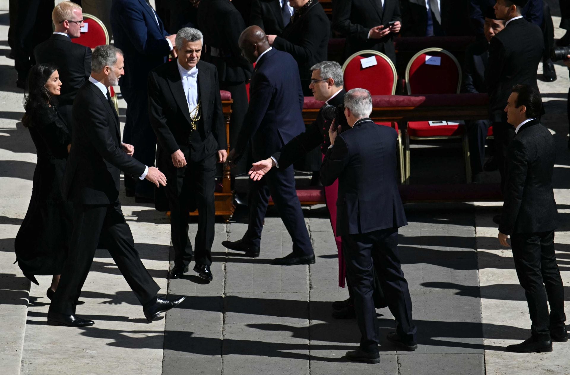 FOTOS | Todas las imágenes de los reyes Felipe y Letizia en el funeral