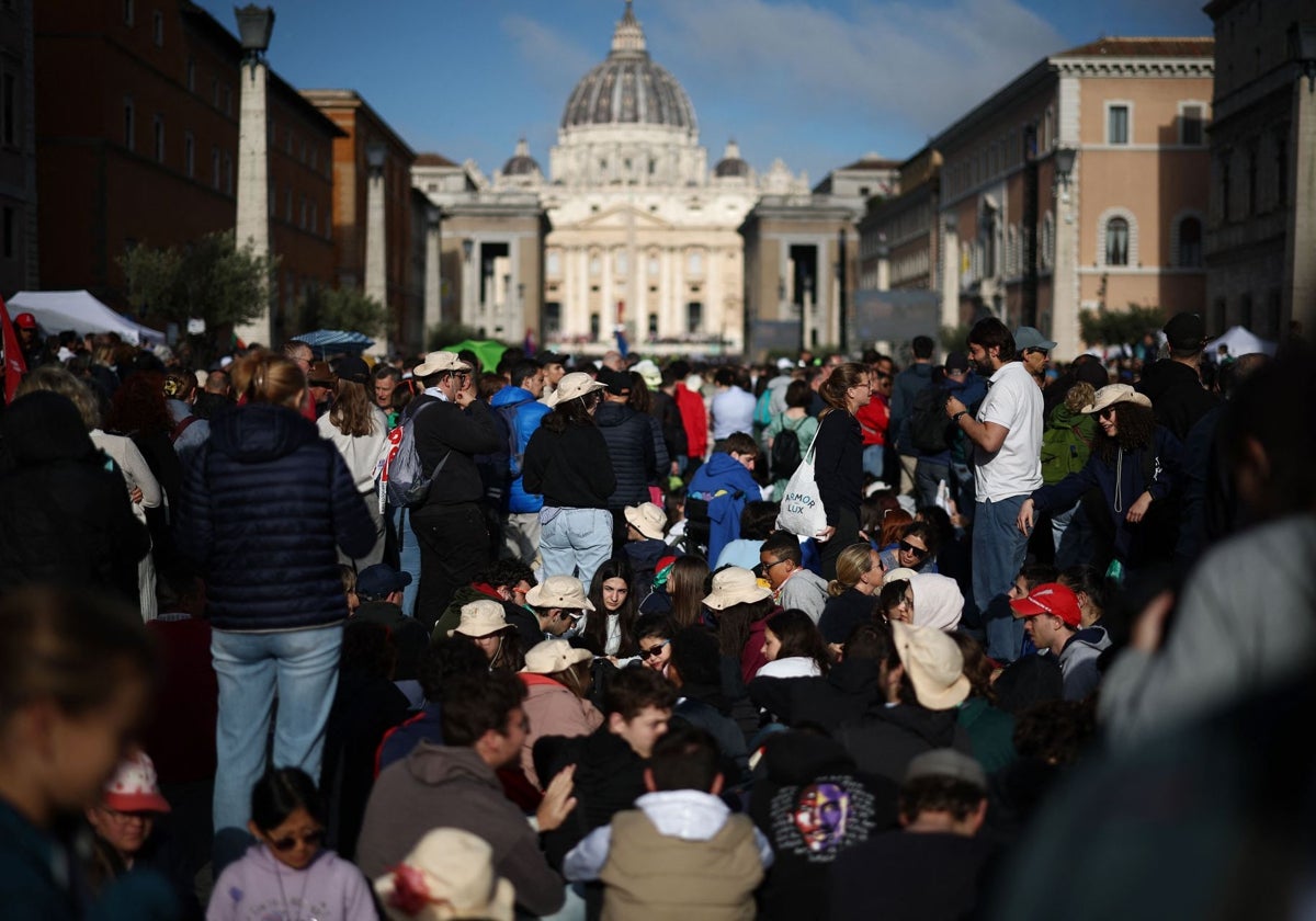 El madrugón de los valencianos para despedir al Papa
