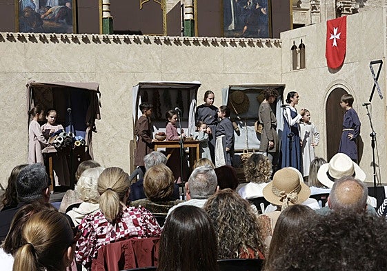 Representación del milagro ganador del altar del Carme, en la plaza del Mercado.